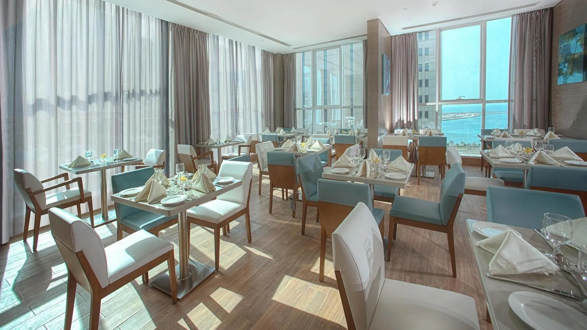 Tryp By Wyndham Abu Dhabi City Center 4*,
